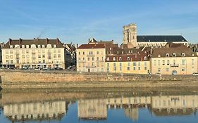 Appartement Avec Magnifique Vue Sur La Saone Et Son Balcon