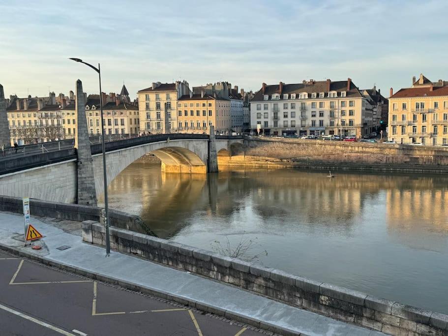 Appartement Avec Magnifique Vue Sur La Saone Et Son Balcon Chalon-sur-Saône Buitenkant foto