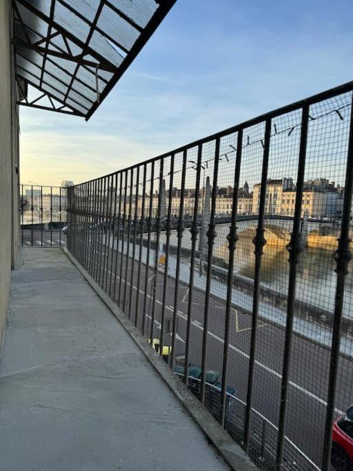 Appartement Avec Magnifique Vue Sur La Saone Et Son Balcon Chalon-sur-Saône Buitenkant foto